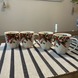 Princess House Winter Berry Christmas Mugs
